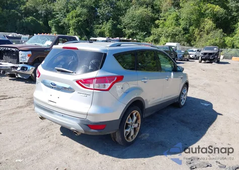 2015 Ford Escape Titanium z USA, uszkodzony, nr VIN 1FMCU9JX2FUA97233